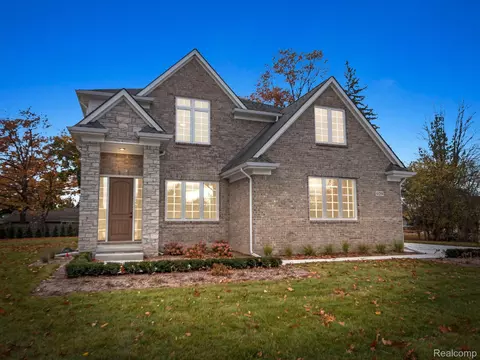 929 Kimberly Crt Ct, Troy, MI 48098
