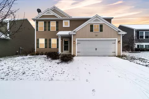 8597 Chippewa River Dr, Handy, MI 48836