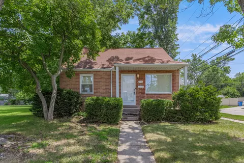 5902 N Vernon St, Dearborn Heights, MI 48127