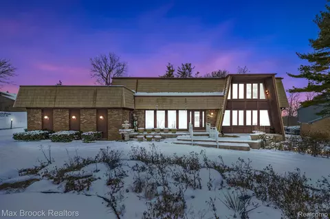 4488 Ramsgate Ln, Bloomfield Hills, MI 48302