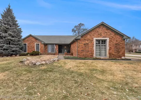 1289 Judy Dr, Troy, MI 48083