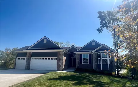 837 Preserve Ln, White Lake, MI 48386