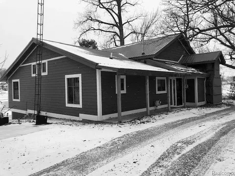 9784 Boucher Rd, Watertown, MI 48464
