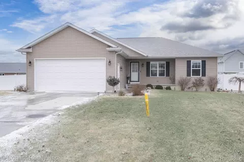 350 Isabelle Ave, Kimball, MI 48074