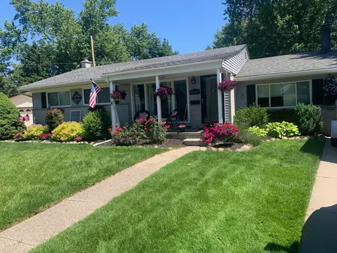 32566 James St, Garden City, MI 48135
