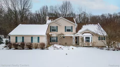 1739 High Pointe Dr, Oxford, MI 48371