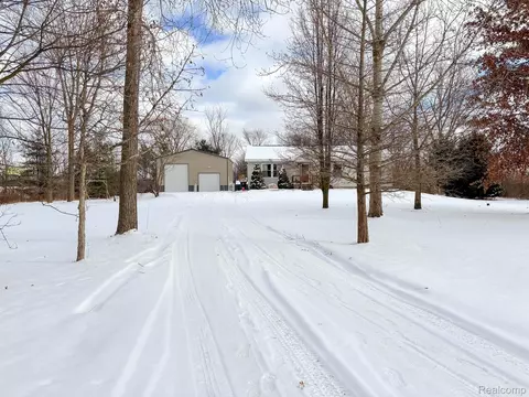 3200 Glover Rd, Handy, MI 48836
