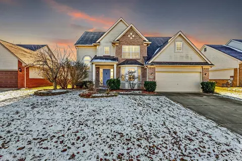 2597 Blue Heron Ln, Wixom, MI 48393