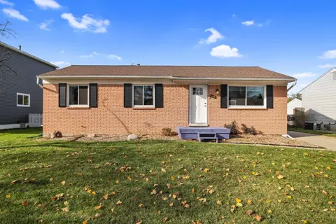942 Oxford Ave, South Lyon, MI 48178