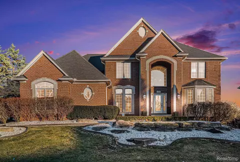 1091 Clear Creek Dr, Rochester Hills, MI 48306
