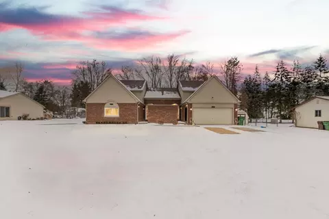 8737 22 Mile Rd, Shelby Township, MI 48317