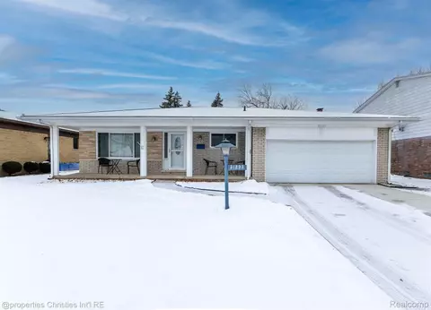 31293 Desmond Dr, Warren, MI 48093
