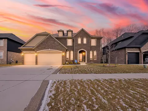 19108 Brighton Dr, Macomb, MI 48042