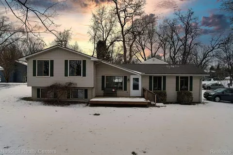 650 Polvadera St, Commerce, MI 48382