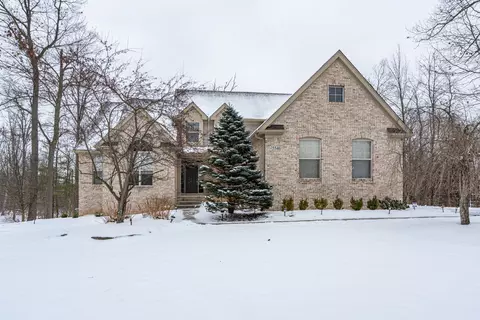 5546 Plantation Dr, Commerce, MI 48382