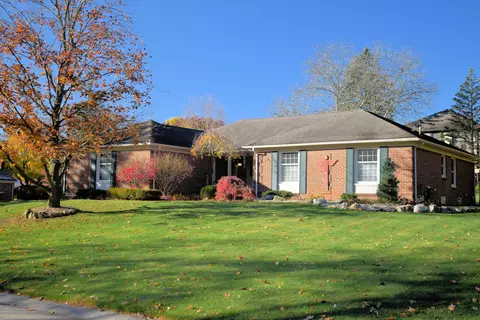 312 Tanglewood Dr, Rochester Hills, MI 48309