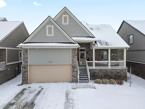3926 Maple Ln, Auburn Hills, MI 48326