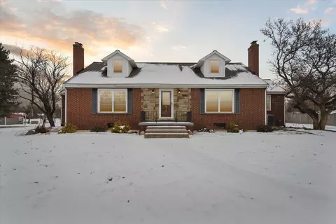 6421 Fenton Rd, Grand Blanc, MI 48507