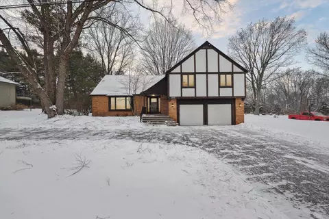 4815 Triwood Dr, Commerce, MI 48382