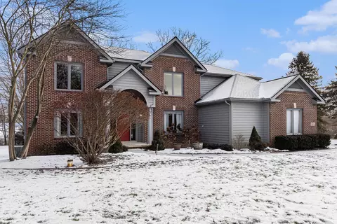 8805 Pebble Creek Dr, Pinckney, MI 48169