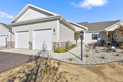 4051 Eastbridge Circle Dr, Stockbridge, MI 49285
