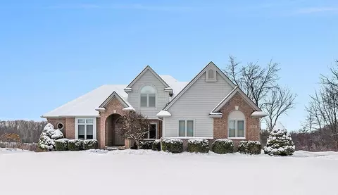 10367 Northridge Crt Ct, White Lake, MI 48386