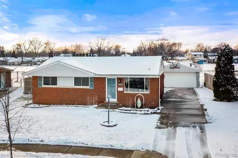 38825 Alcoy Dr, Sterling Heights, MI 48312