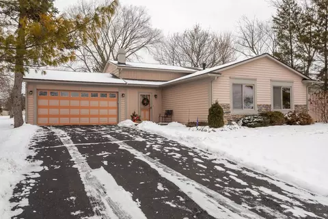 40570 Village Wood Rd, Novi, MI 48375