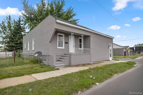 654 Ford Ave, Wyandotte, MI 48192