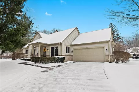 2597 Maple Forest Crt Ct, Wixom, MI 48393