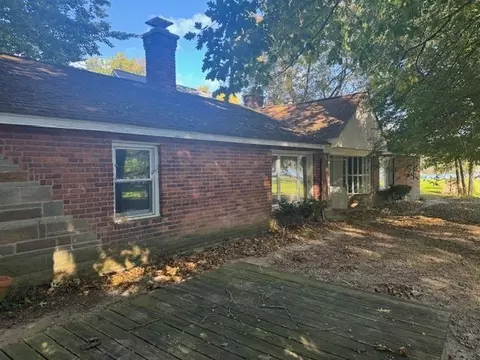 10918 Hillway Dr, White Lake, MI 48386