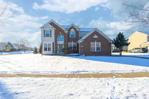 6143 Emerald Dr, Grand Blanc, MI 48439