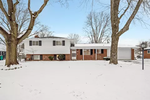 32540 W Wayburn St, Farmington Hills, MI 48334