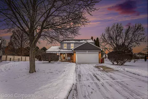 43501 Krista Ct, Clinton Township, MI 48038
