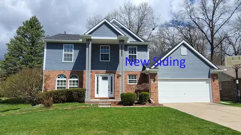 6034 Artesian Dr, Waterford, MI 48327