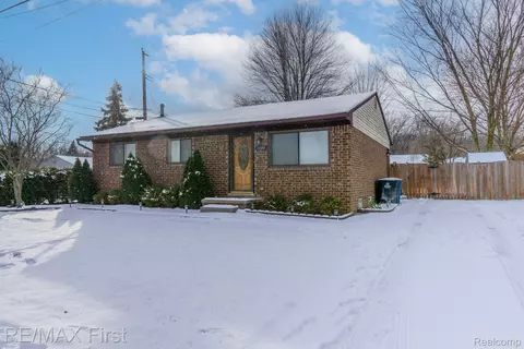 1480 S Schuman St, Westland, MI 48186