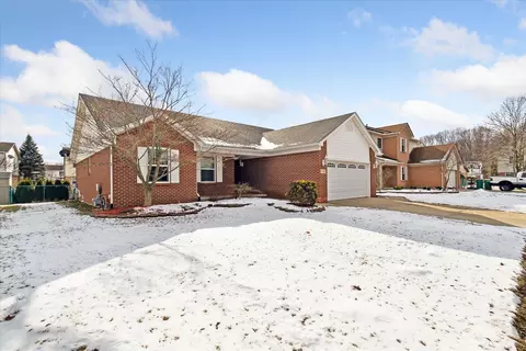 17301 Buckeye Ln, Brownstown, MI 48174