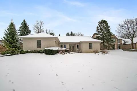 2056 Sundew Dr, Troy, MI 48098
