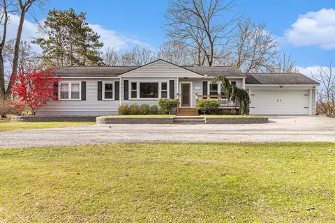 8456 Bishop Rd, Green Oak, MI 48116