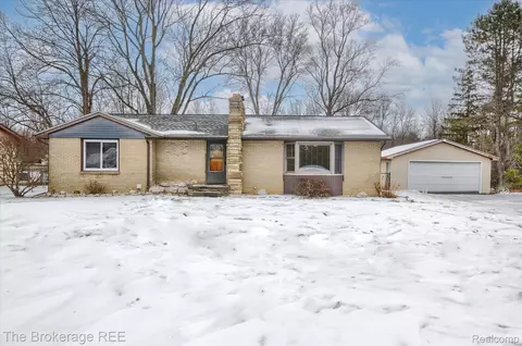 5059 Berneda Dr, Flint, MI 48506