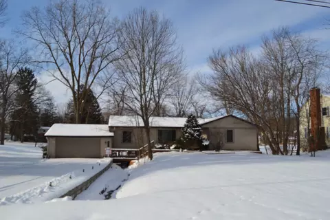 5039 Chickasaw Trl, Flushing, MI 48433