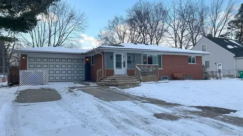 2049 Arcola St, Garden City, MI 48135