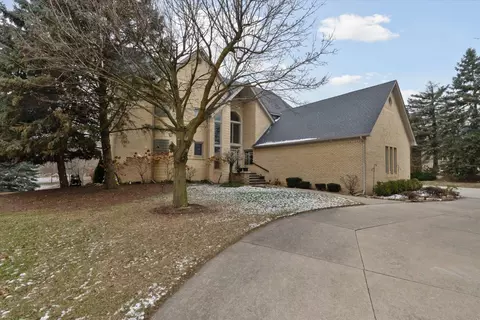 5580 Brookside Ln, Washington, MI 48094