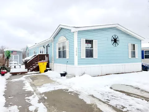 11616 Heron Bay Dr, Deerfield, MI 48430