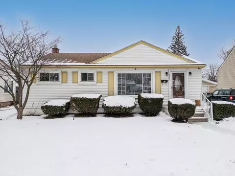 22021 Lange St, Saint Clair Shores, MI 48080