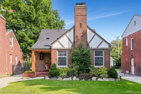 2118 Lennon St, Grosse Pointe Woods, MI 48236