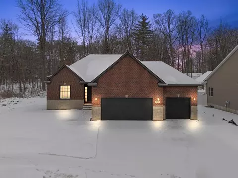 35103 Woodside Cir, Richmond, MI 48062