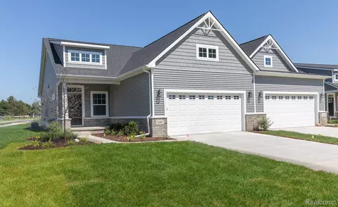 703 Ander Ln #90, White Lake, MI 48386