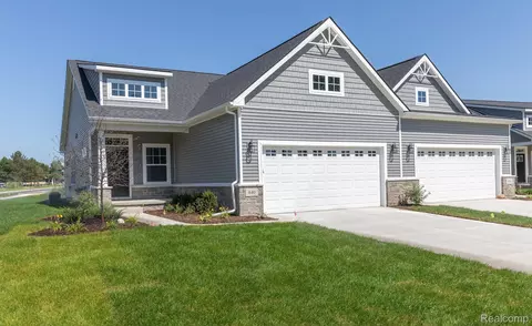 700 Ander Ln #88, White Lake, MI 48386