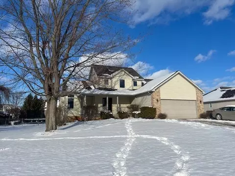2502 Golfview Cir, Fenton, MI 48430